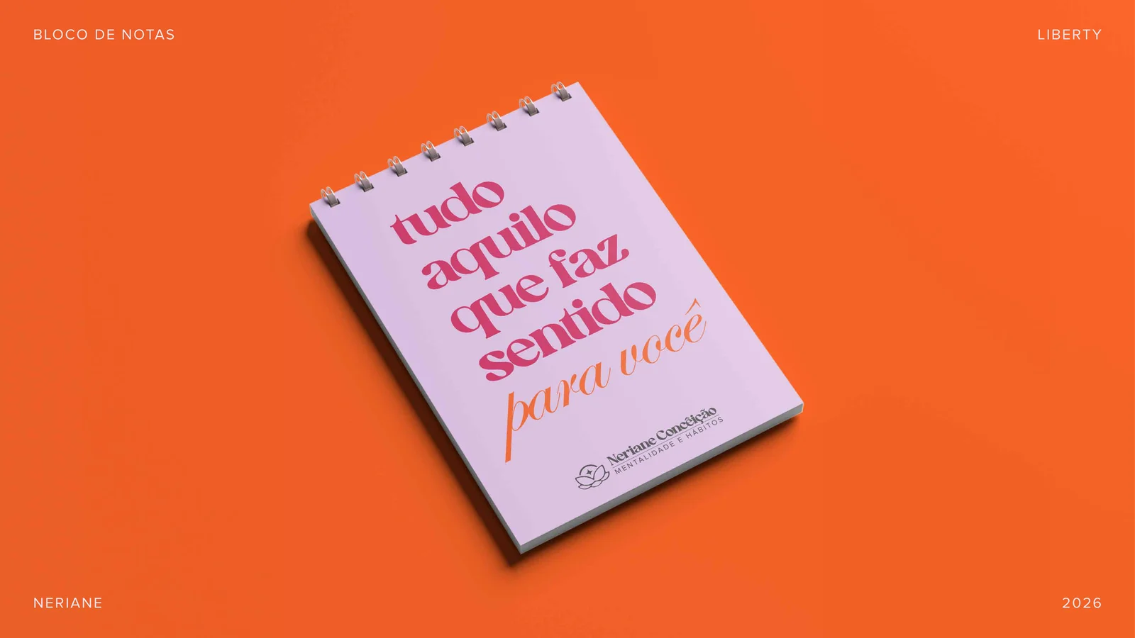 Bloco de notas de espiral com a marca Neriane Conceição na capa